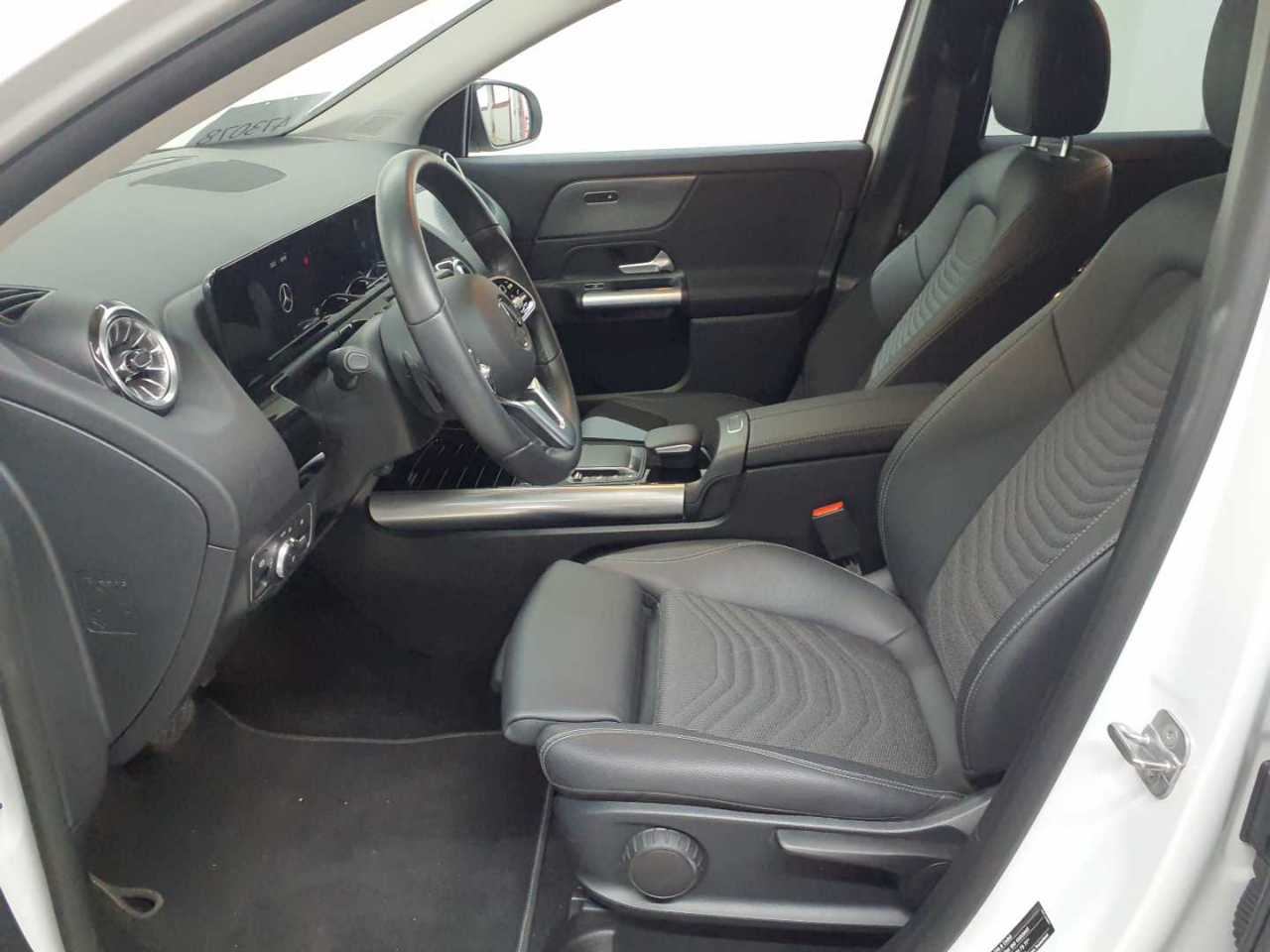 Mercedes-Benz GLA 200 7G-DCT Progressive 8
