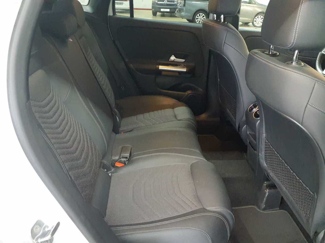 Mercedes-Benz GLA 200 7G-DCT Progressive 13