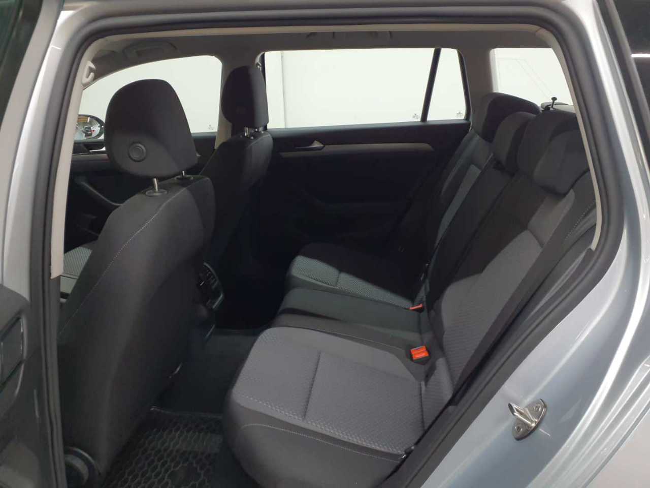 Volkswagen Passat Variant 2.0 TDI SCR DSG 13