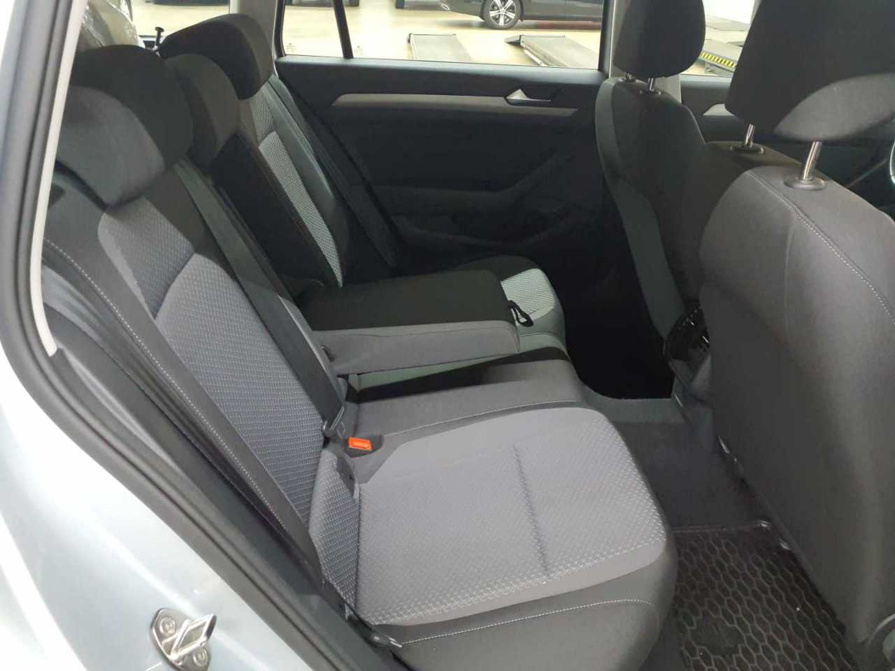 Volkswagen Passat Variant 2.0 TDI SCR DSG 13