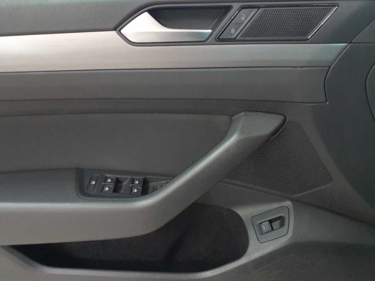 Volkswagen Passat Variant 2.0 TDI SCR DSG Conceptline 18