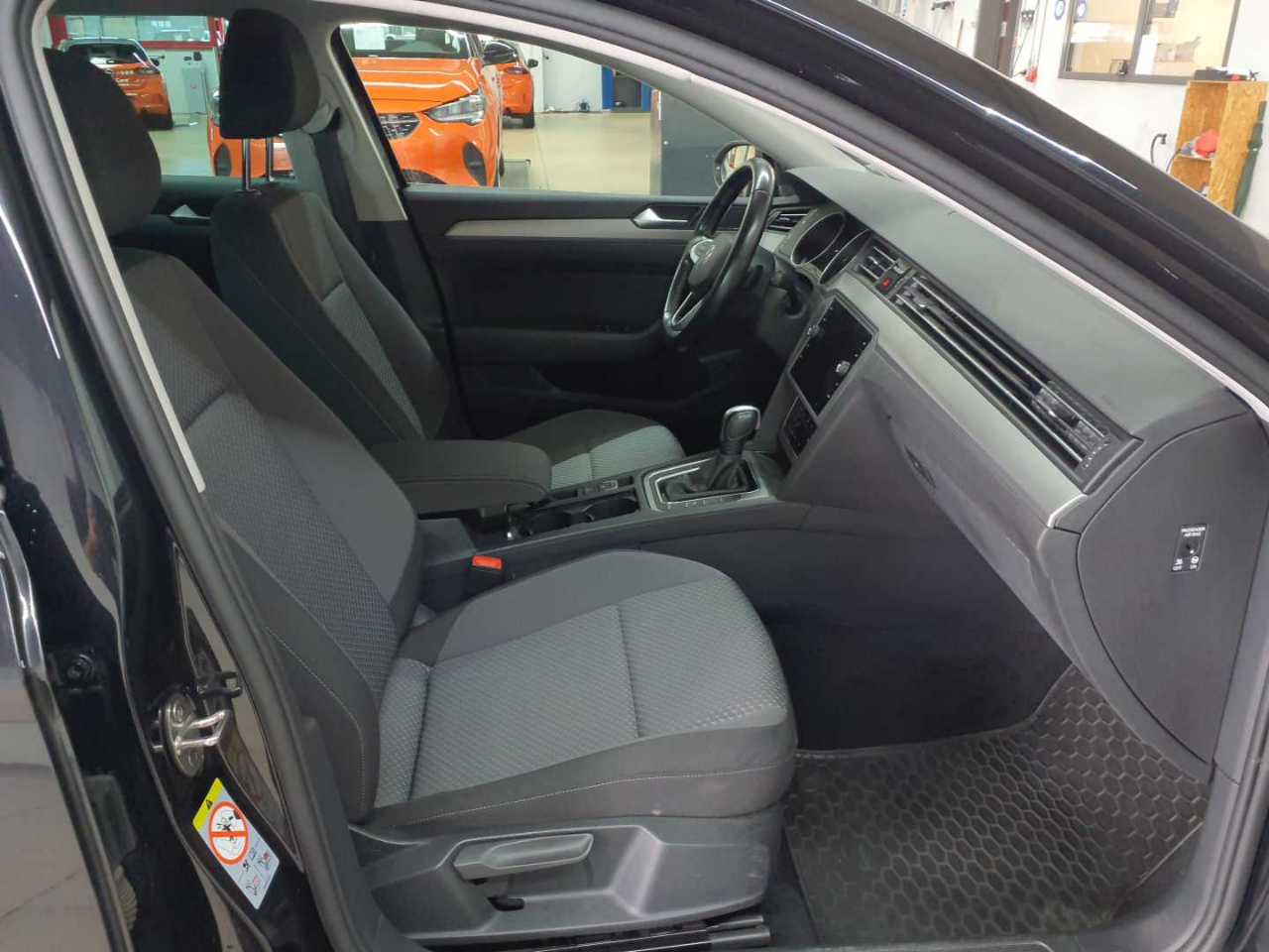 Volkswagen Passat Variant 2.0 TDI SCR DSG Conceptline 8