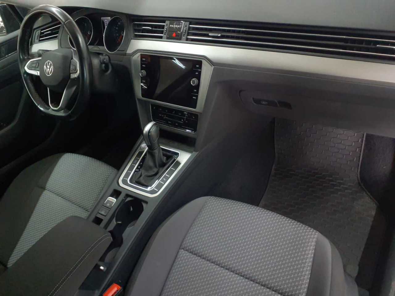 Volkswagen Passat Variant 2.0 TDI SCR DSG Conceptline 9