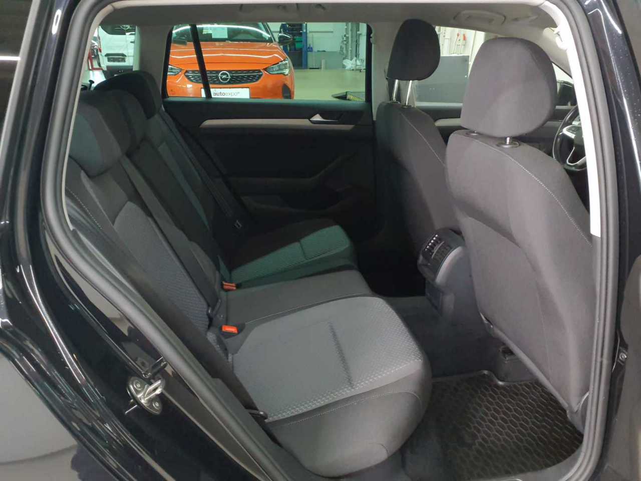 Volkswagen Passat Variant 2.0 TDI SCR DSG Conceptline 14