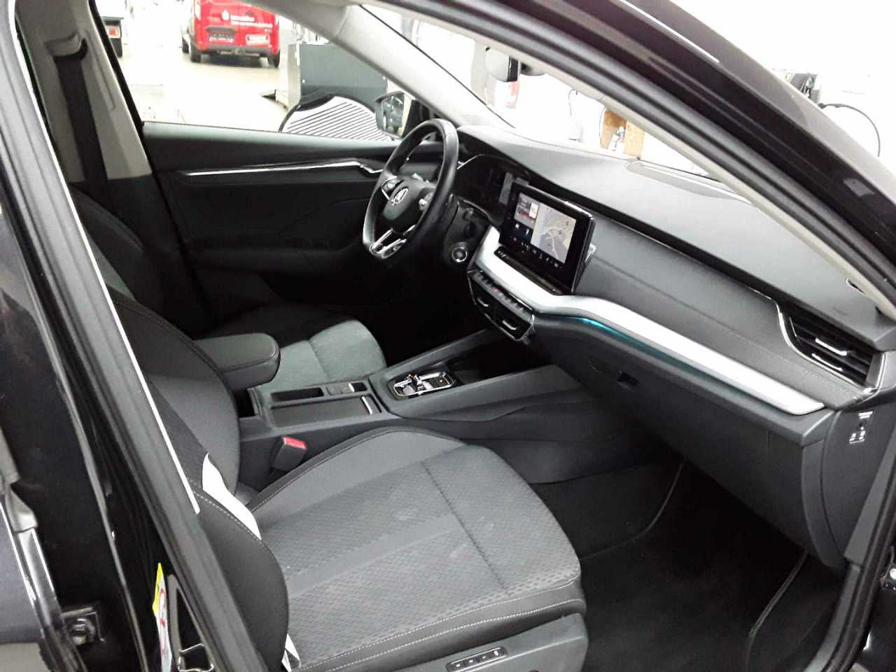 Skoda Octavia Combi 2.0 TDI DSG Style 8