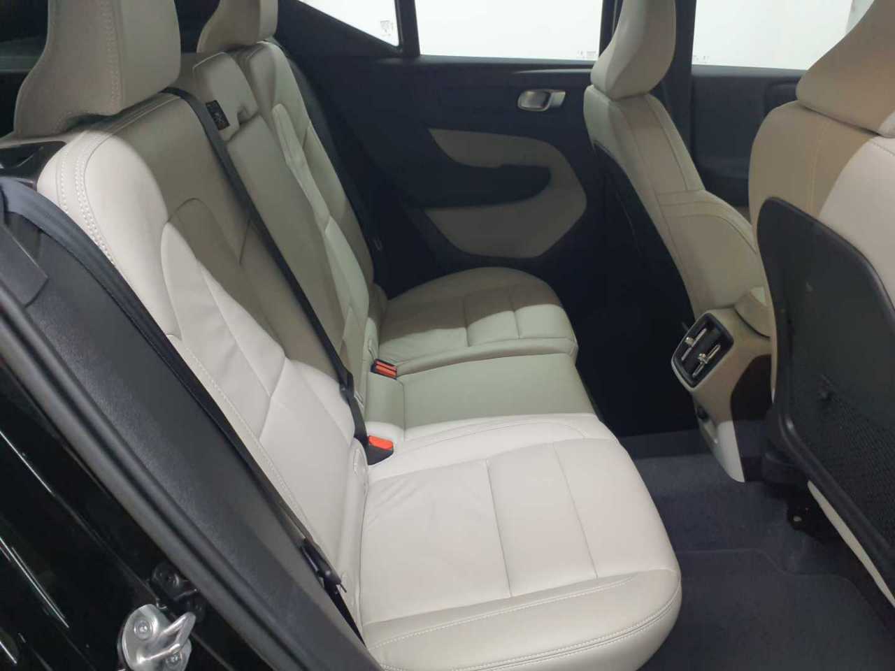 Volvo XC40 B4 B DKG Ultimate Bright 14
