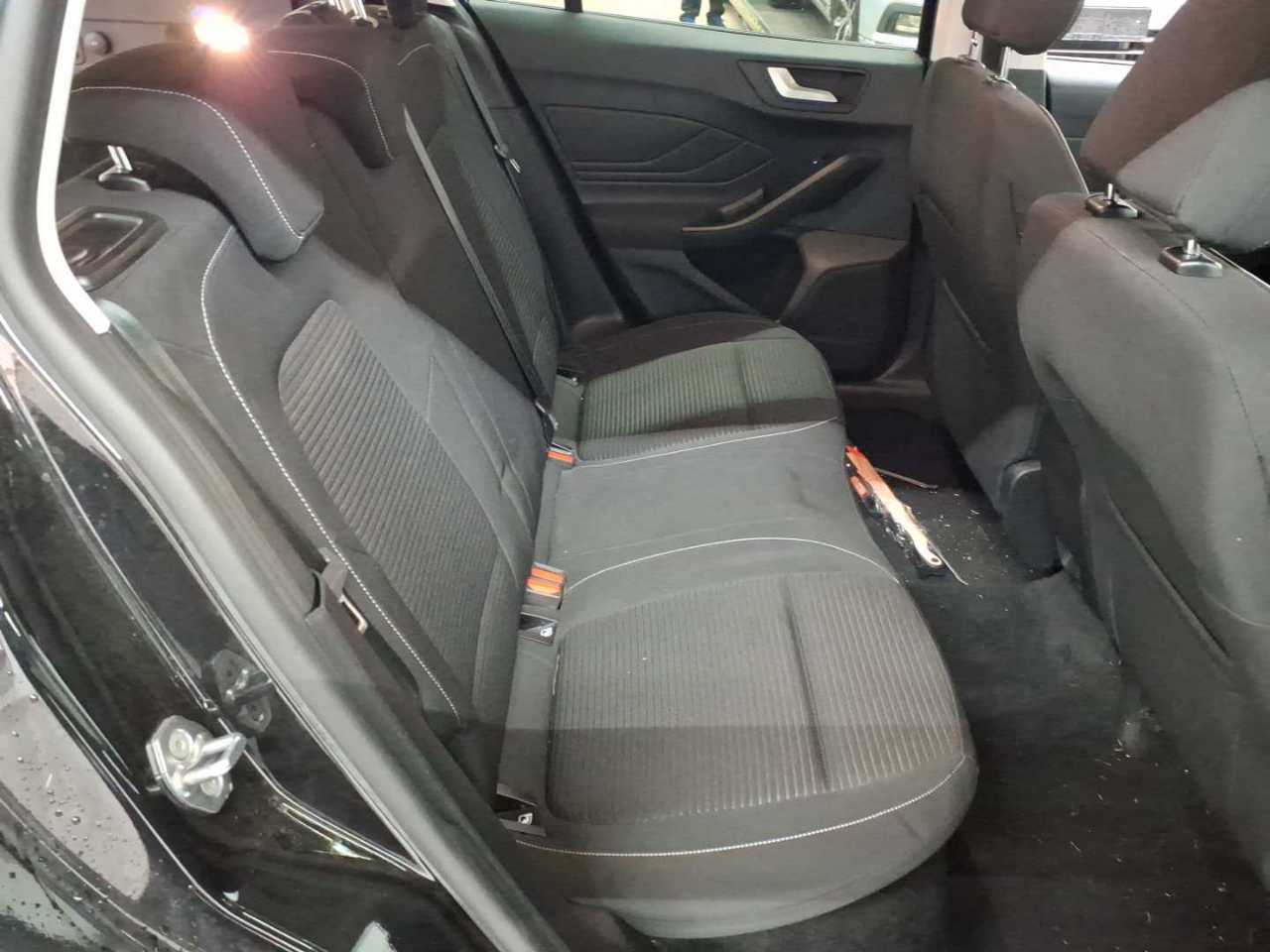 Ford Focus Turnier 1.5 EcoBlue Start-Stopp-System Aut. TITANIUM 14