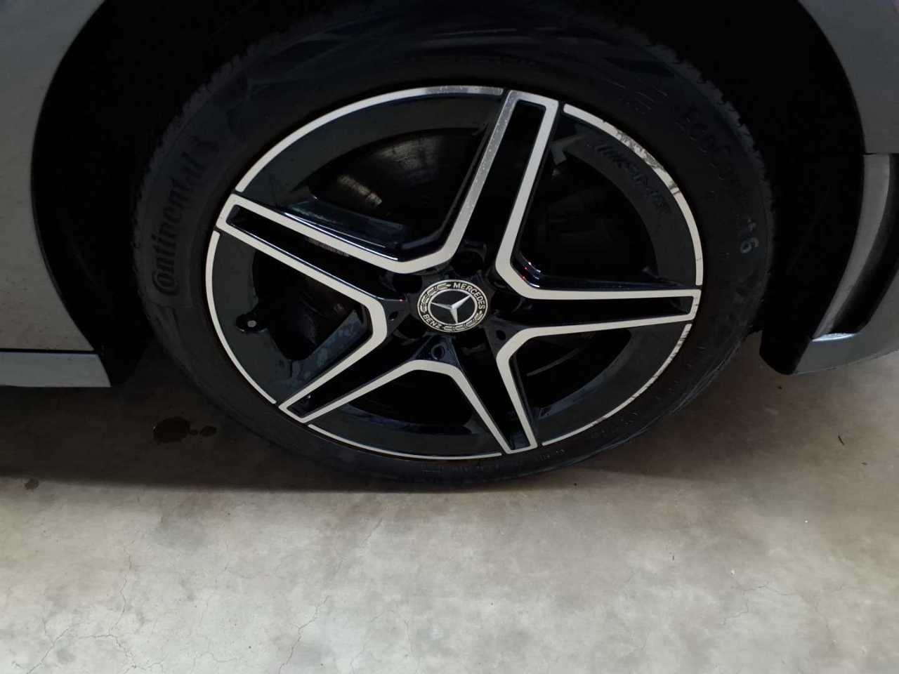 Mercedes-Benz A 250 e 8G-DCT AMG Line 16