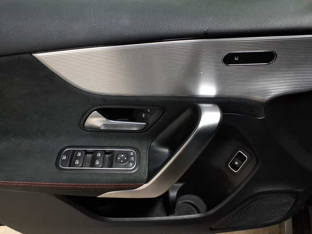 Mercedes-Benz A 250 e 8G-DCT AMG Line 18
