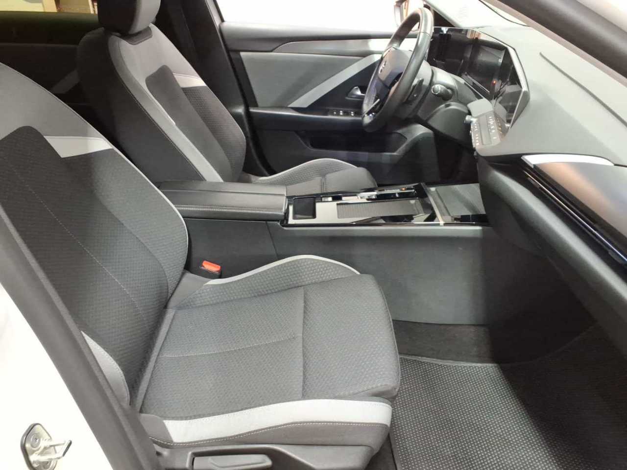 Opel Astra Sports Tourer 1.5 D Automatik Business Edition 8