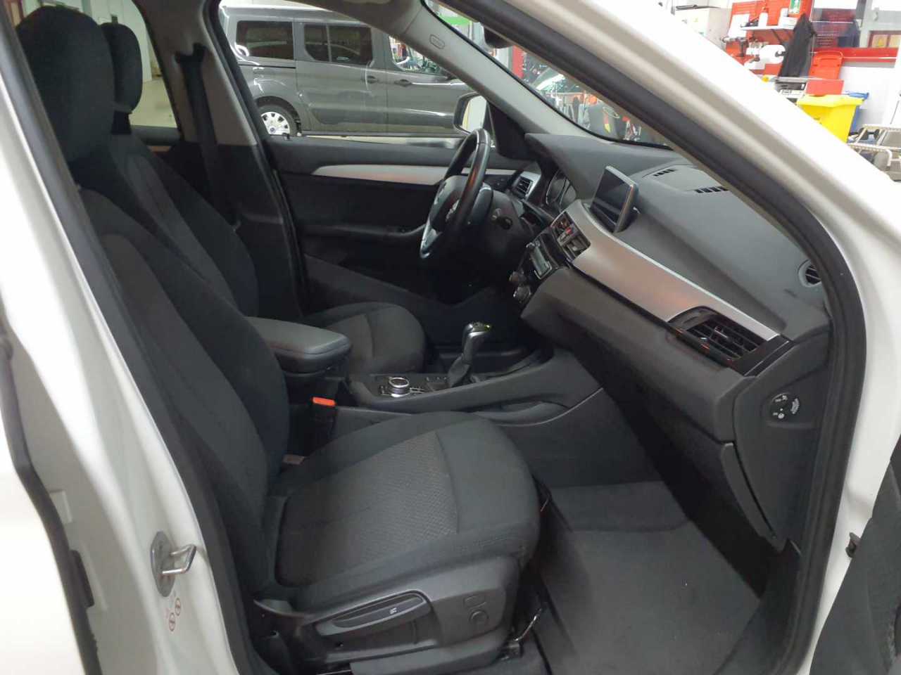 BMW X1 xDrive25e Advantage 8