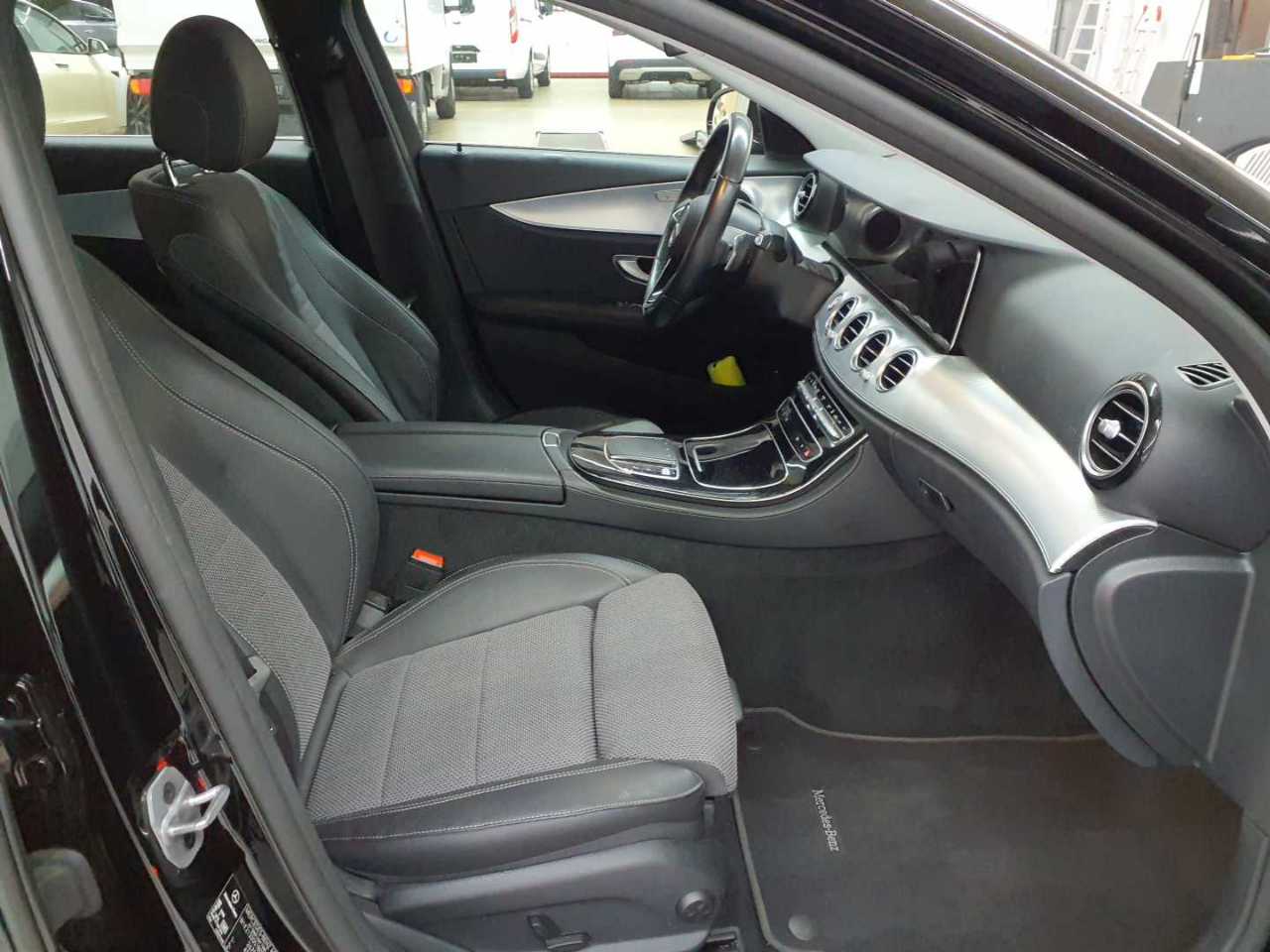Mercedes-Benz E 220 d 4Matic T 9G-TRONIC Avantgarde 7
