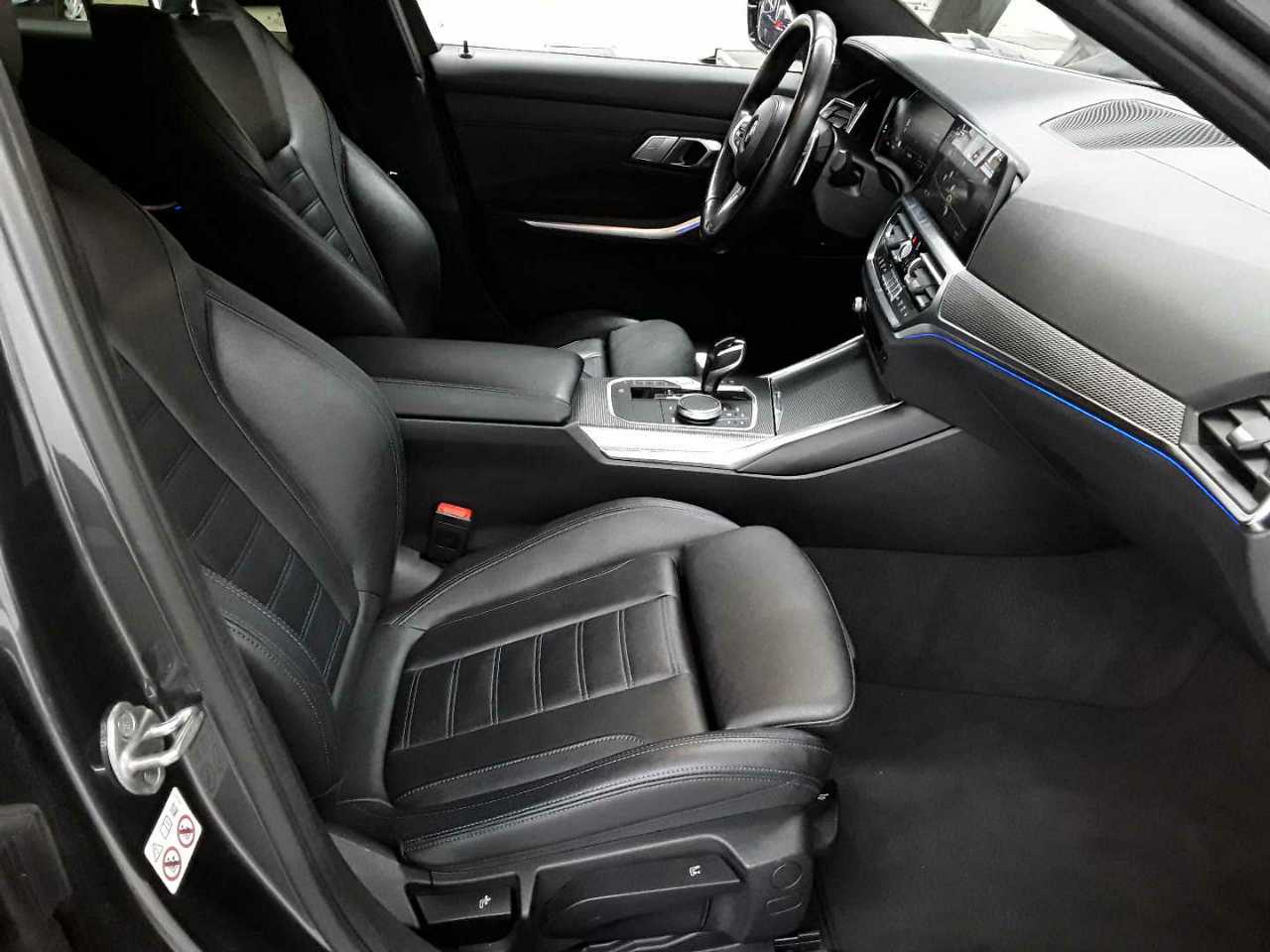 BMW 320d Touring xDrive Aut. M Sport 8