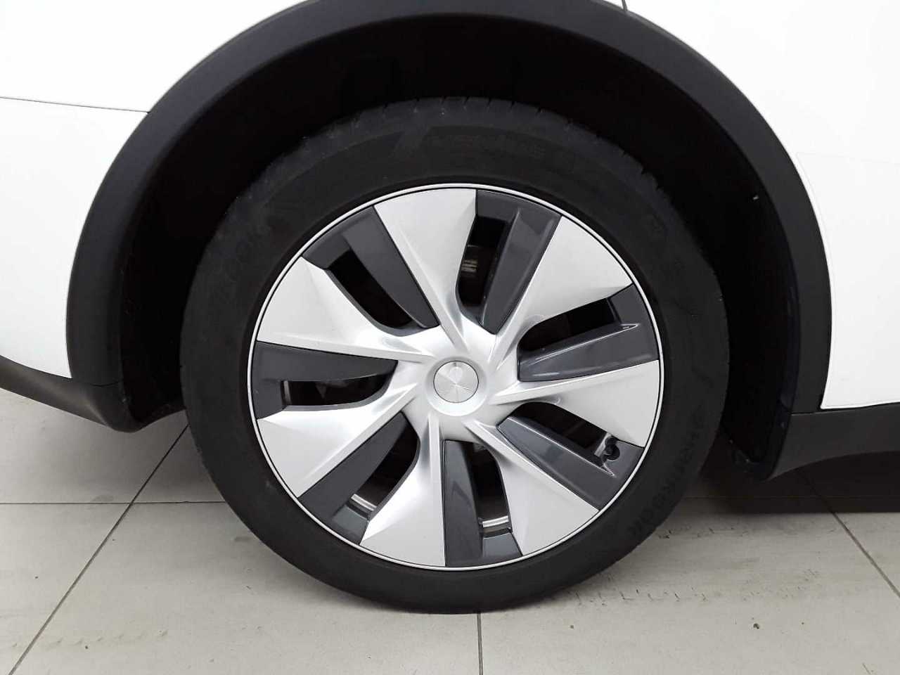 Tesla Model Y Long Range Dual Motor AWD 20