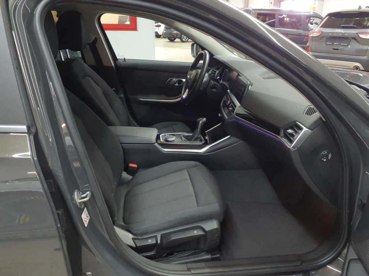 BMW 318d Touring Advantage 8