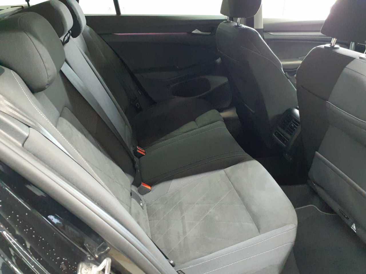 Volkswagen Golf Variant 2.0 TDI SCR DSG Style 14