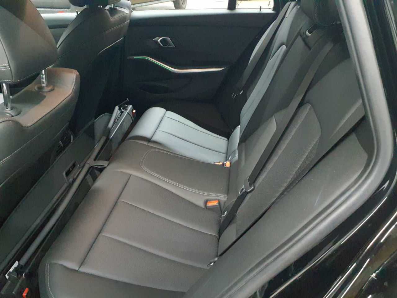 BMW 320i Touring Aut. 13