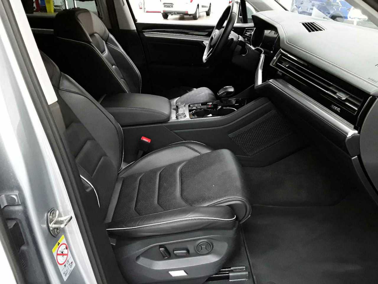 Volkswagen Touareg 3.0 V6 e-Hybrid 4Motion Aut. Elegance 8