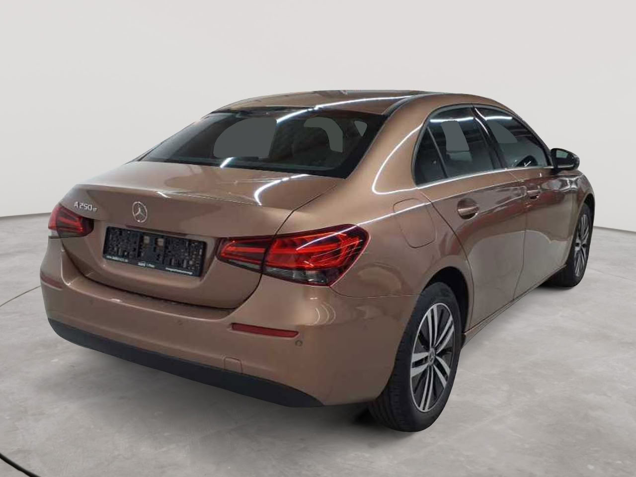 Mercedes-Benz A 250 e 8G-DCT Style 4