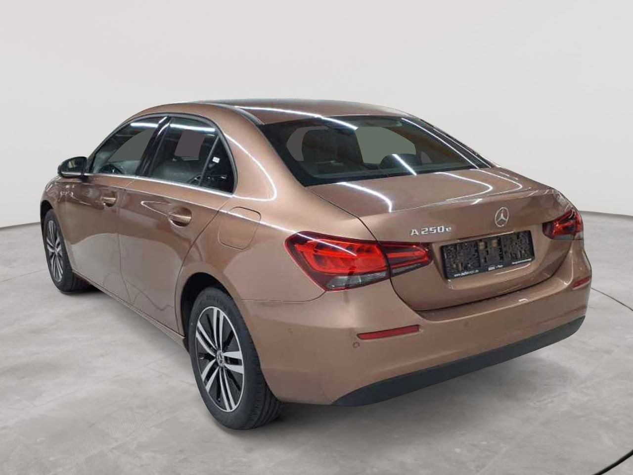 Mercedes-Benz A 250 e 8G-DCT Style 5