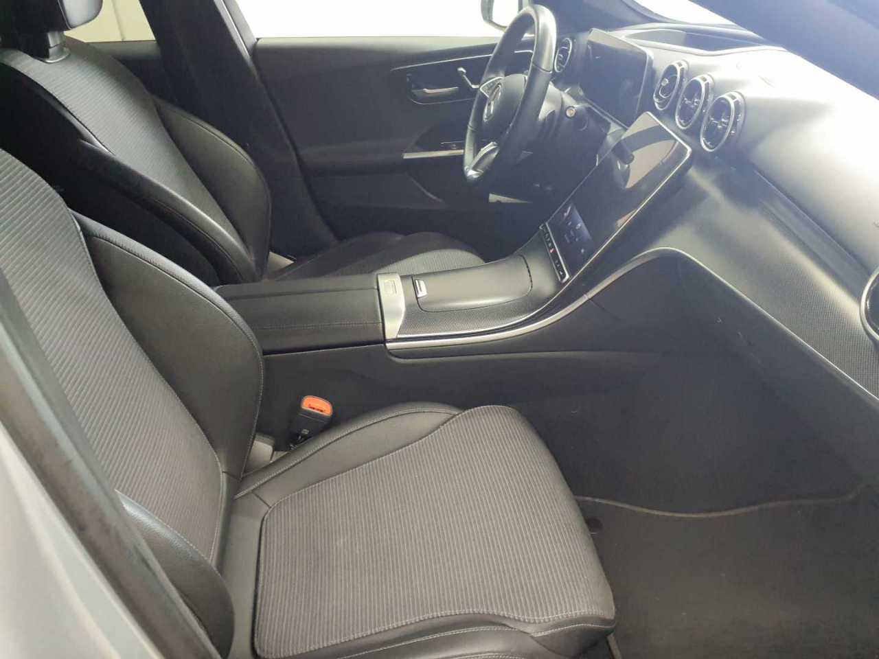 Mercedes-Benz C 300 e T 9G-TRONIC Avantgarde 8