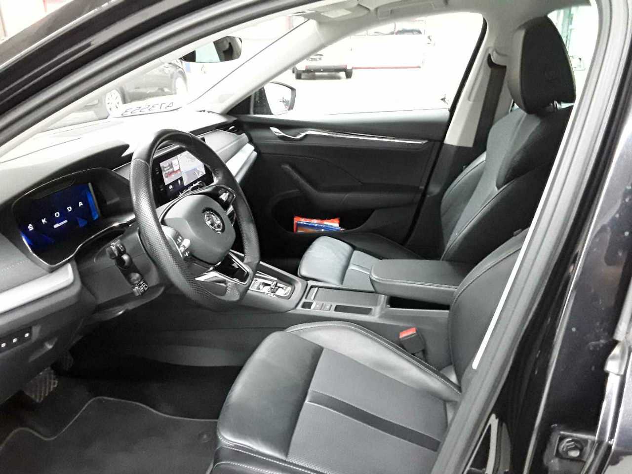 Skoda Octavia Combi 2.0 TDI DSG Style 7