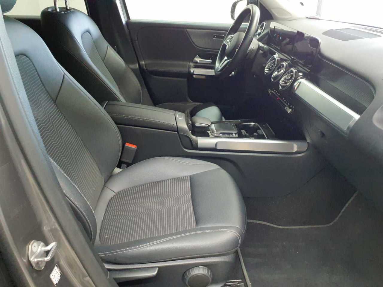 Mercedes-Benz GLB 200 7G-DCT Progressive 8