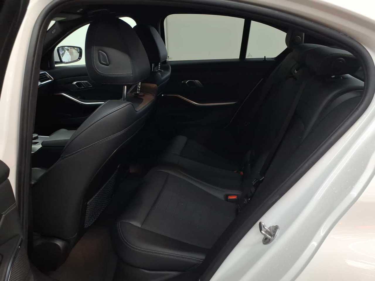 BMW 318d Aut. 13