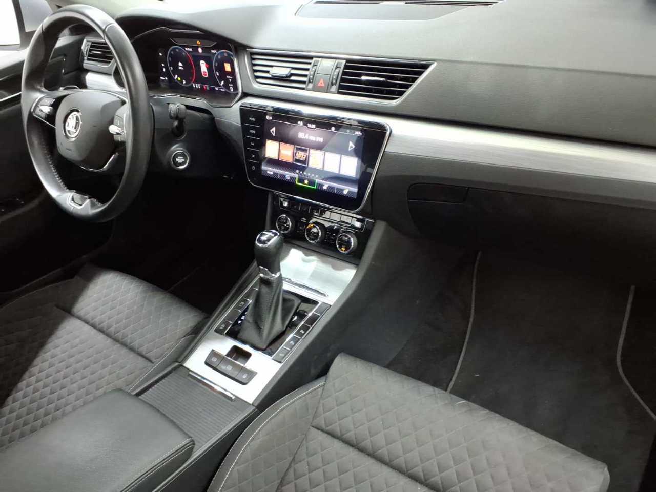 Skoda Superb Combi 2.0 TDI 4x4 DSG Ambition 9