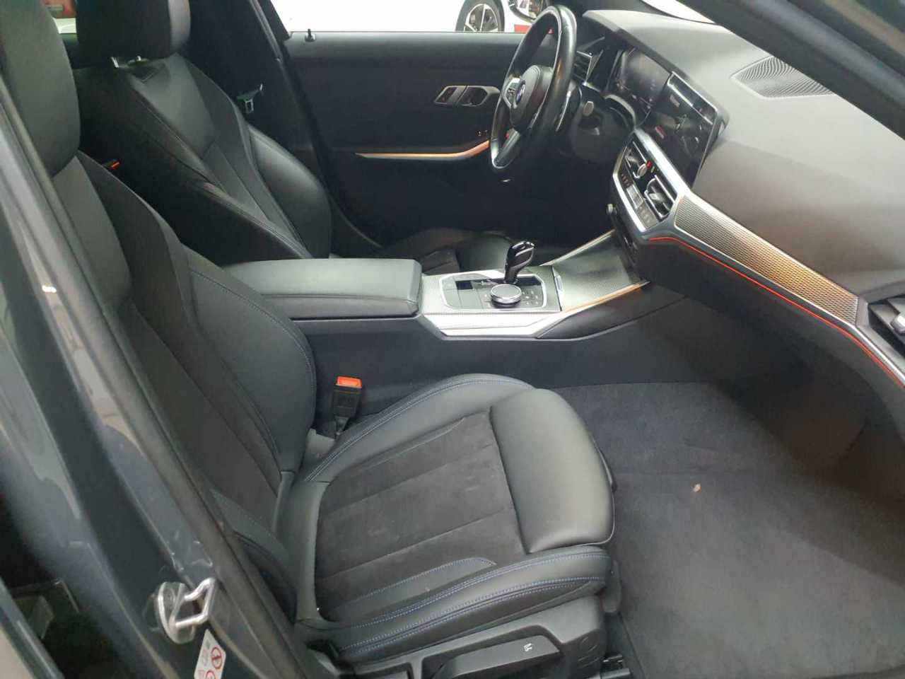 BMW 320d Touring xDrive Aut. M Sport 8