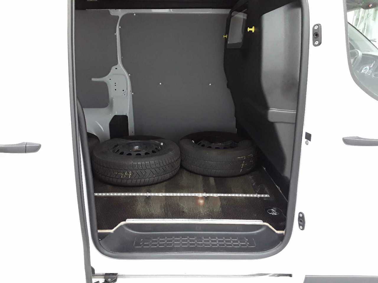 Opel Vivaro-e Cargo L (50-kWh) 13