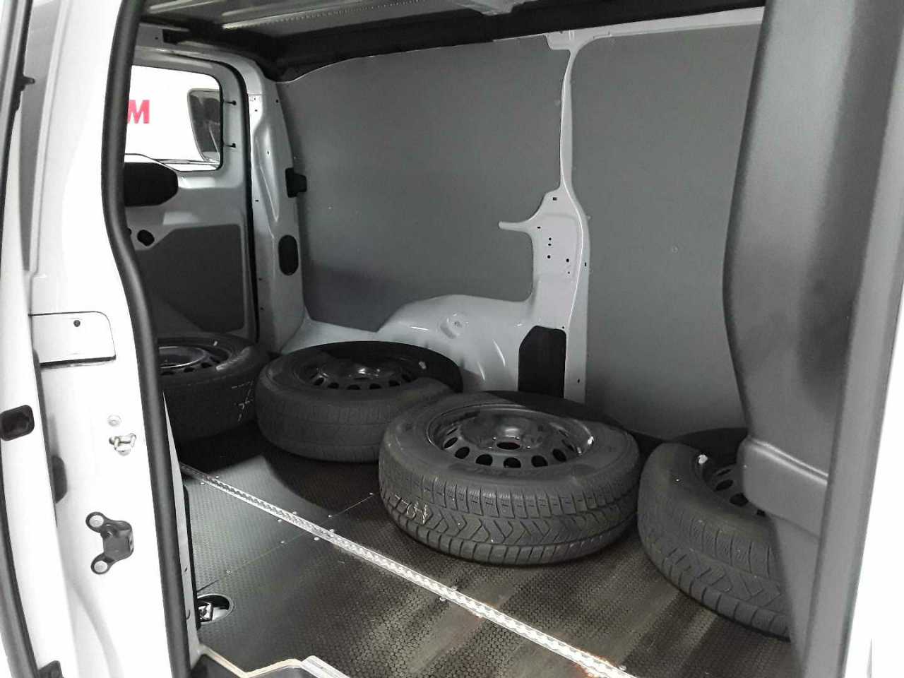 Opel Vivaro-e Cargo L (50-kWh) 14