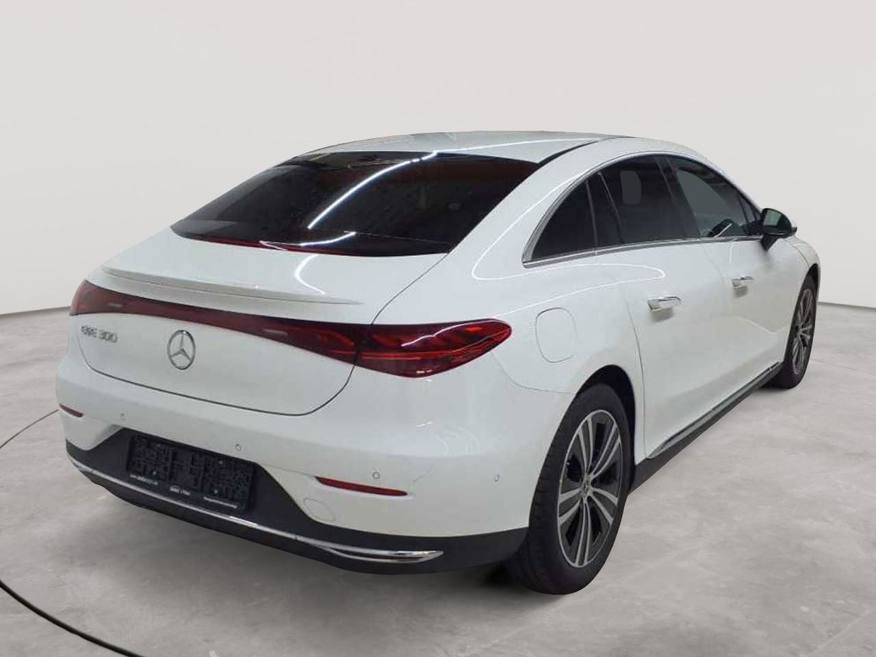 Mercedes-Benz EQE 300 Electric Art 4