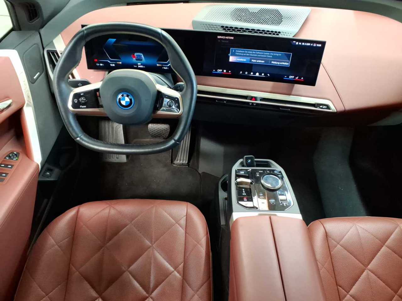 BMW iX xDrive40 10
