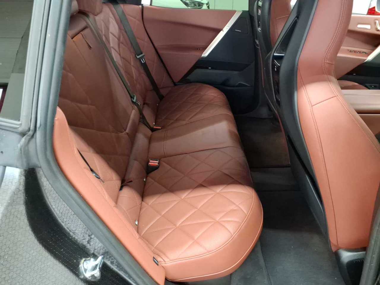 BMW iX xDrive40 14