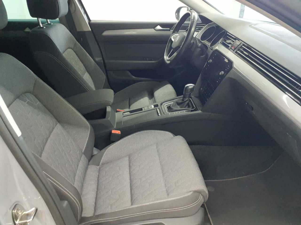 Volkswagen Passat Variant 2.0 TDI SCR DSG Business 8