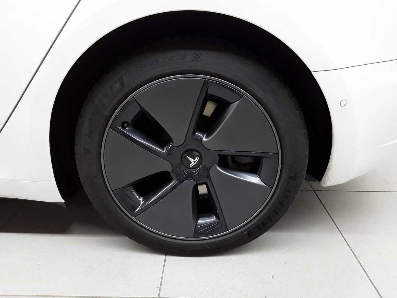 Tesla Model 3 Standard Reichweite Plus Hinterradantrieb 18