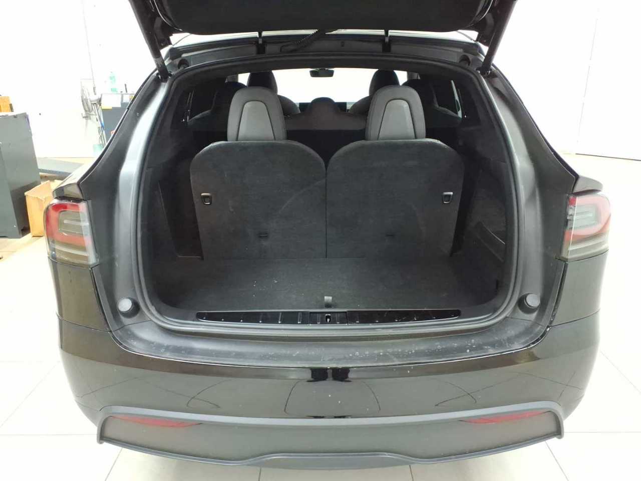 Tesla Model X 16