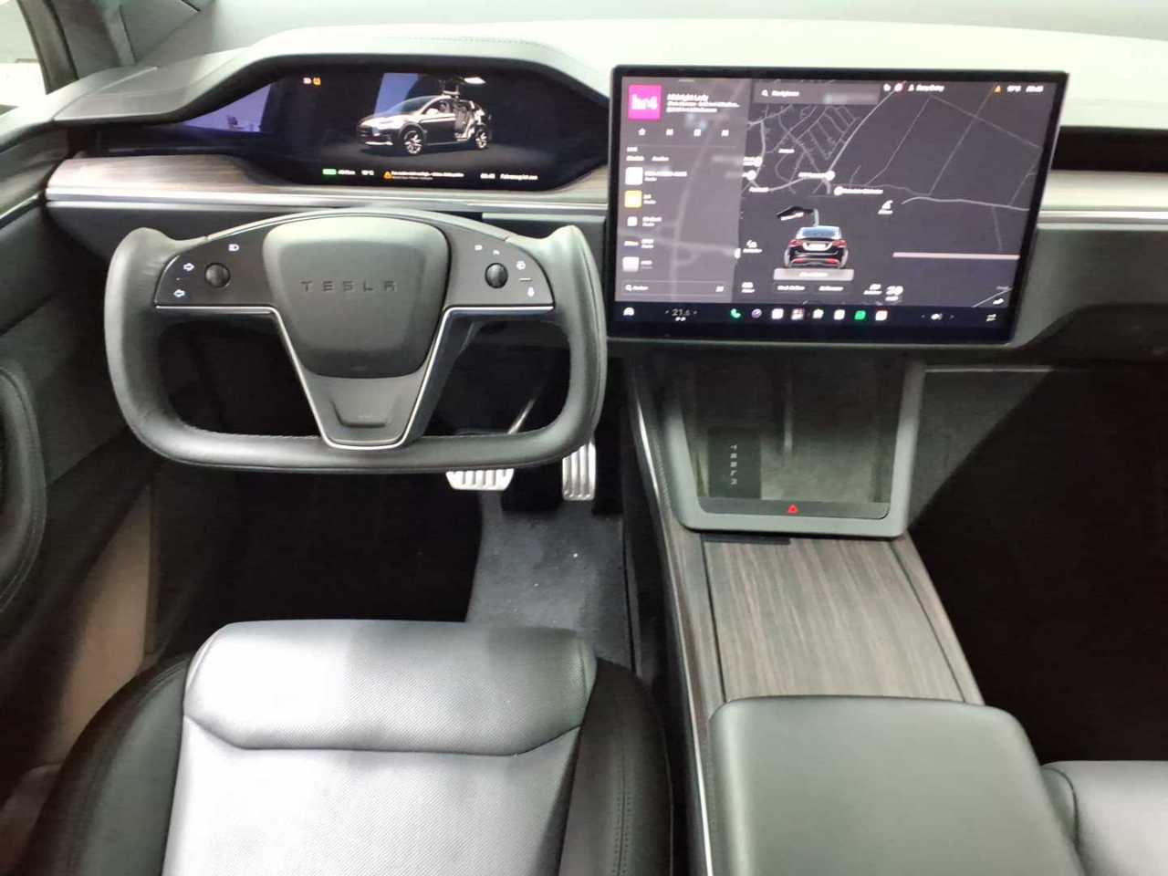 Tesla Model X 10