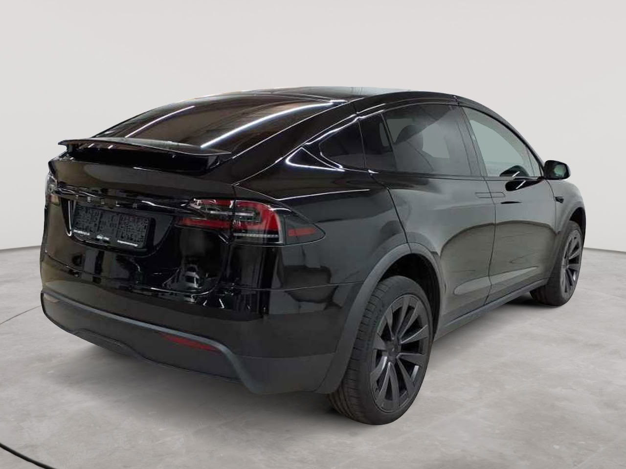 Tesla Model X 4