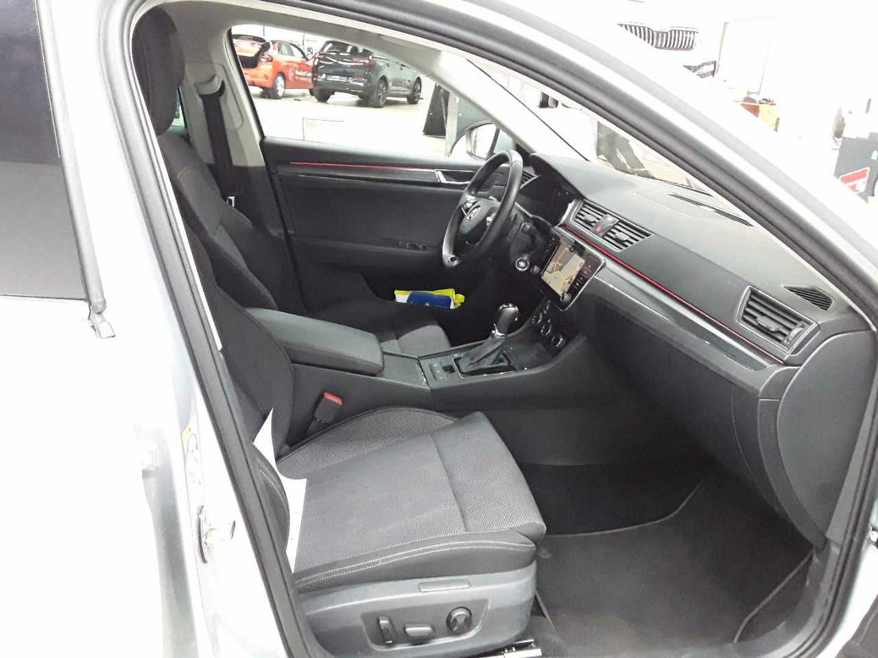 Skoda Superb Combi 2.0 TDI 4x4 DSG Style 8