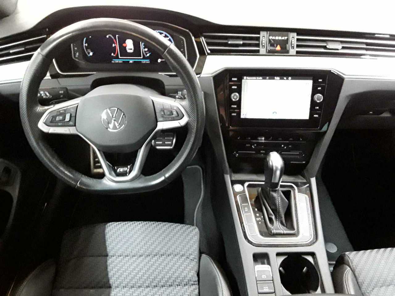 Volkswagen Passat Variant 2.0 TDI SCR DSG Business 10