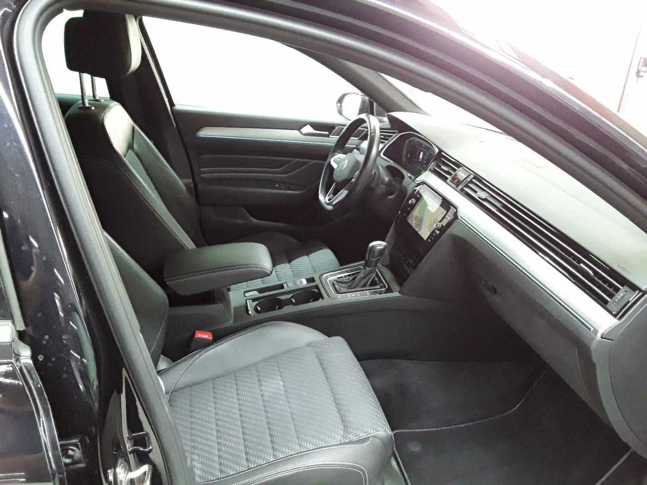 Volkswagen Passat Variant 2.0 TDI SCR DSG Business 8