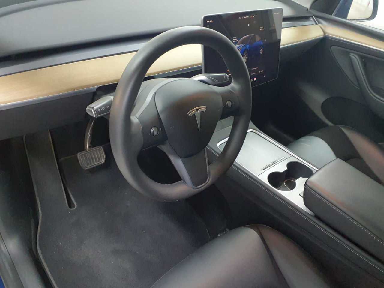 Tesla Model Y Long Range Dual Motor AWD 9