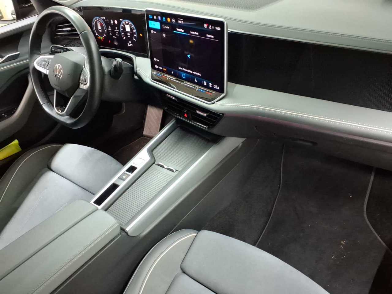 Volkswagen Passat Variant 1.5 e-TSI OPF DSG Business 9