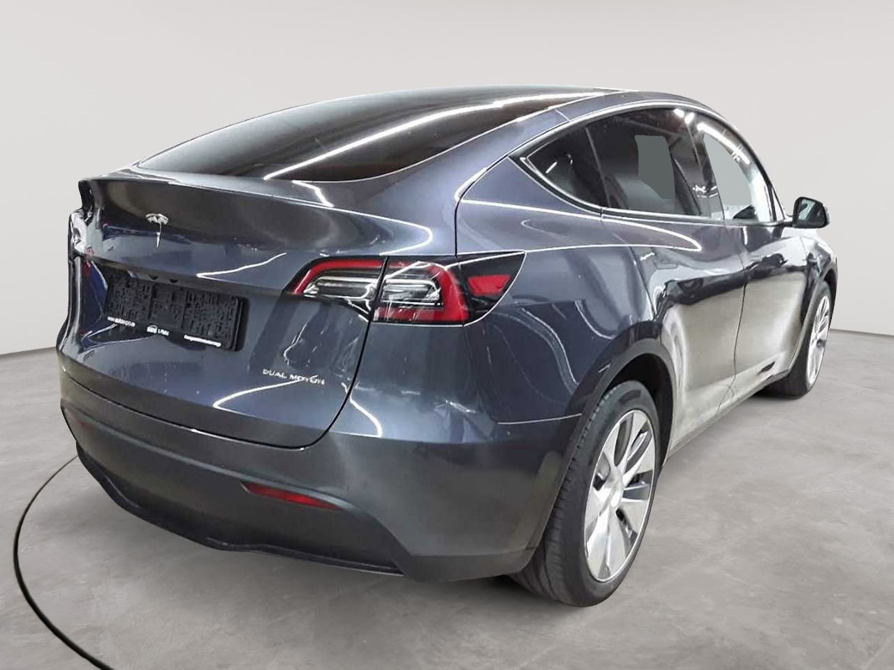 Tesla Model Y Long Range Dual Motor AWD 4