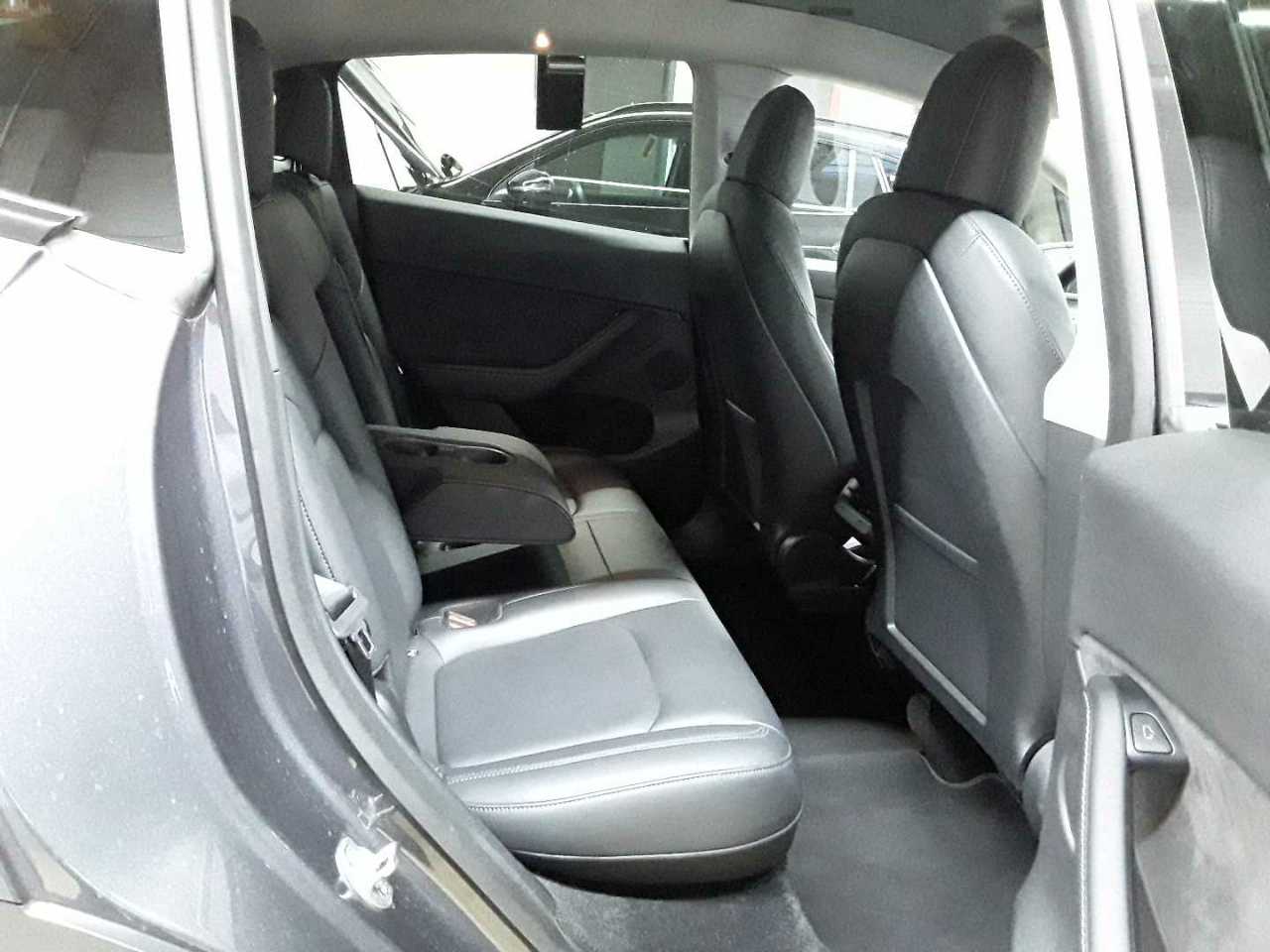 Tesla Model Y Long Range Dual Motor AWD 14