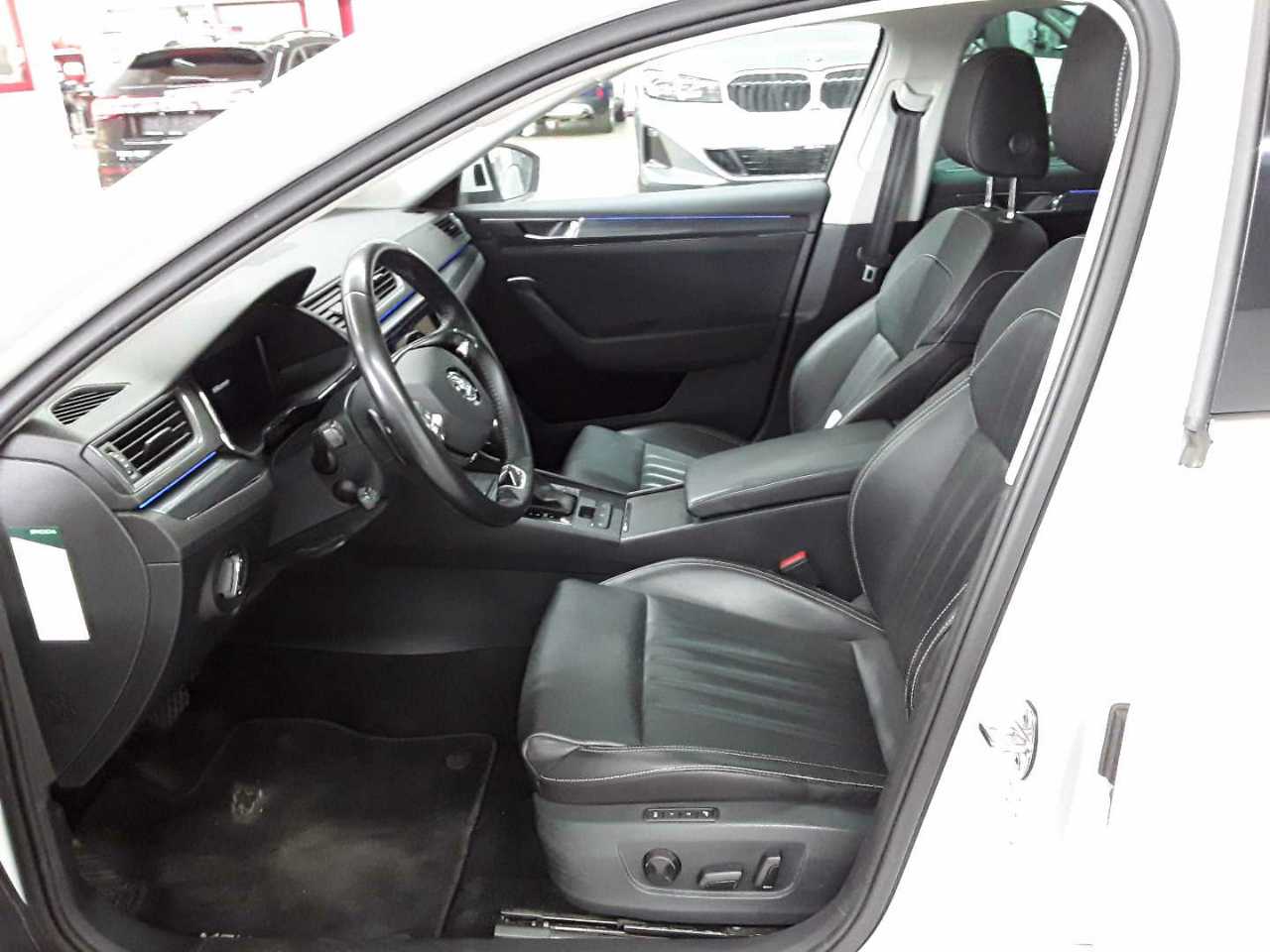 Skoda Superb Combi 2.0 TDI DSG Style 7