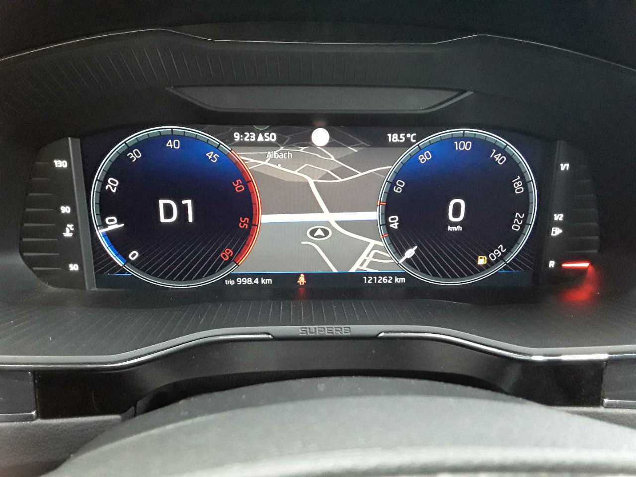 Skoda Superb Combi 2.0 TDI DSG Style 11