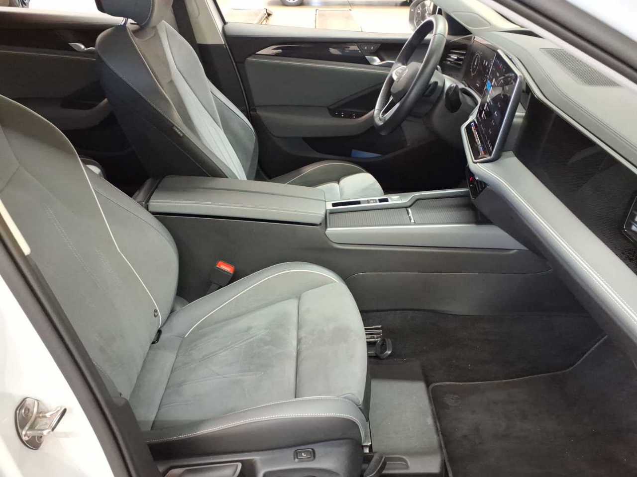 Volkswagen Passat Variant 1.5 e-TSI OPF DSG Business 8